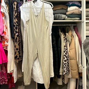 Love stich (FREE PEOPLE LOOK ALIKE) jumpsuit!